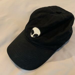 BRANDY MELVILLE alien dad hat